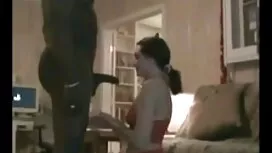 Вона нюхала свої кра ...