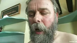 Батько карає еротика ...